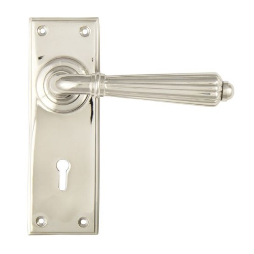 HINTON LEVER HANDLE ON BACKPLATE